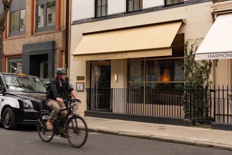 74 Charlotte Street, photo 3